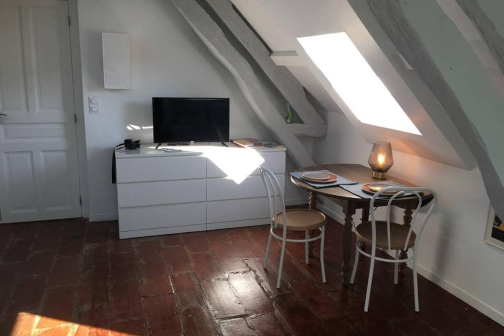 Tonnerre Grand Studio De Charme Au Coeur De La Ville Kültér fotó